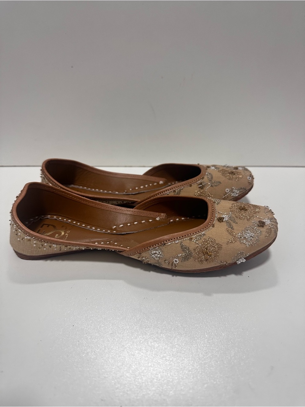 handcrafted Fizzy Goblet juttis flats